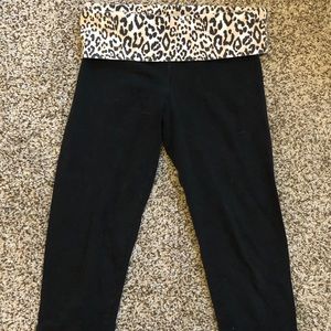 Victoria’s Secret PINK Leopard Crop Leggings